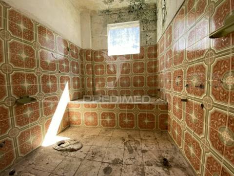 Moradia  isolada t12 , para remodelar em pegões( montijo)