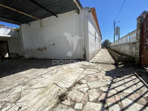 Moradia  isolada t12 , para remodelar em pegões( montijo)
