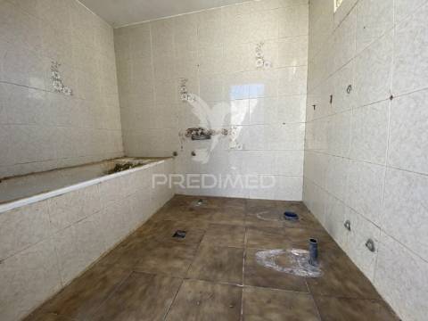 Moradia  isolada t12 , para remodelar em pegões( montijo)