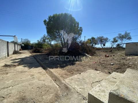 Moradia  isolada t12 , para remodelar em pegões( montijo)