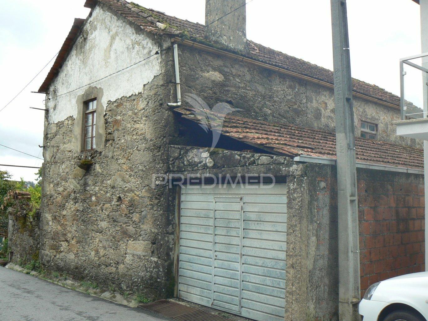 Moradia t2+3 nas rocas do vouga, sever do vouga para restauro