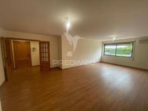 Apartamento t3  boas áreas . portas da cidade . montijo