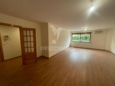 Apartamento t3  boas áreas . portas da cidade . montijo