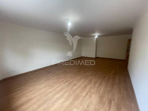 Apartamento t3  boas áreas . portas da cidade . montijo