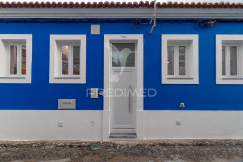 Moradia em banda t3 com terraço e logradouro - barreiro.