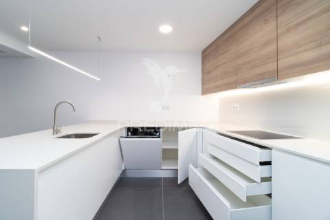 Moradia em banda t3 com terraço e logradouro - barreiro.