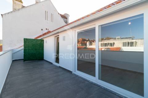 Moradia em banda t3 com terraço e logradouro - barreiro.