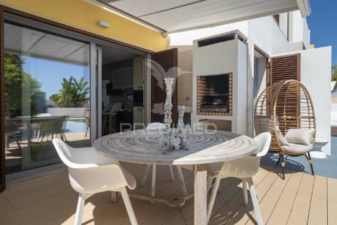 Moradia t5 piscina e garagem-sto. ant. da charneca. barreiro