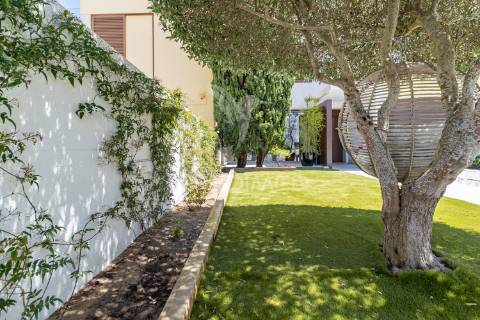 Moradia t5 piscina e garagem-sto. ant. da charneca. barreiro