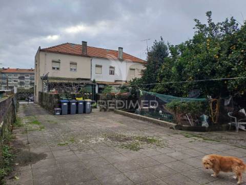 Vende-se terreno aldoar/foz do douro