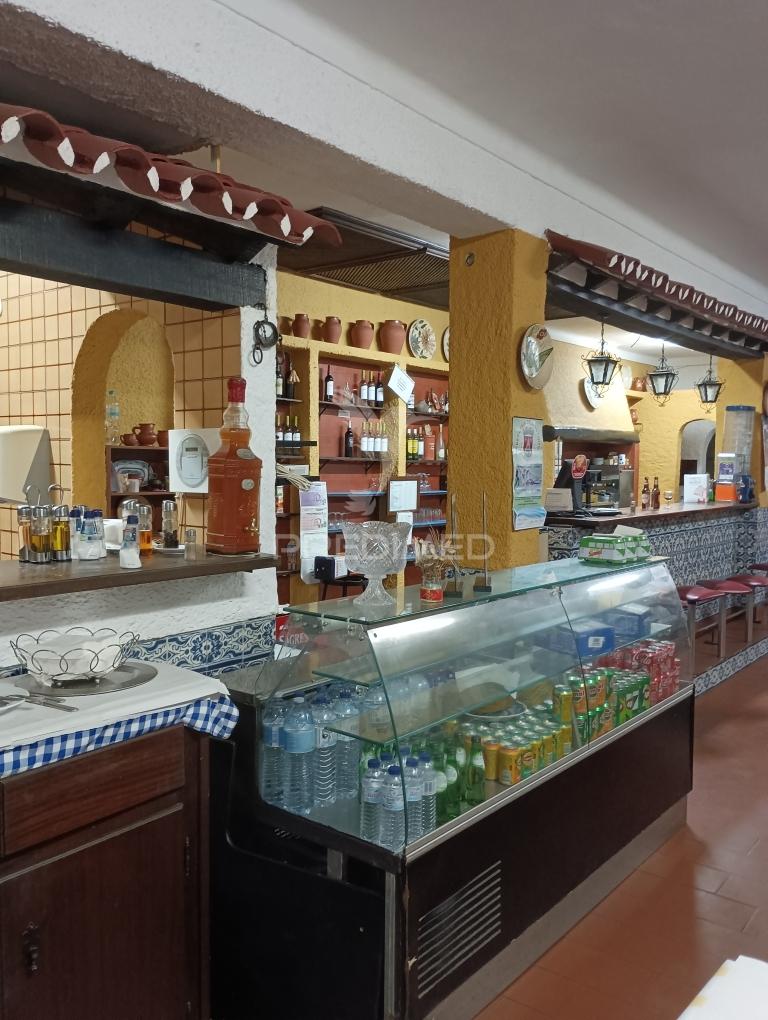 Restaurante em montoito (redondo)
