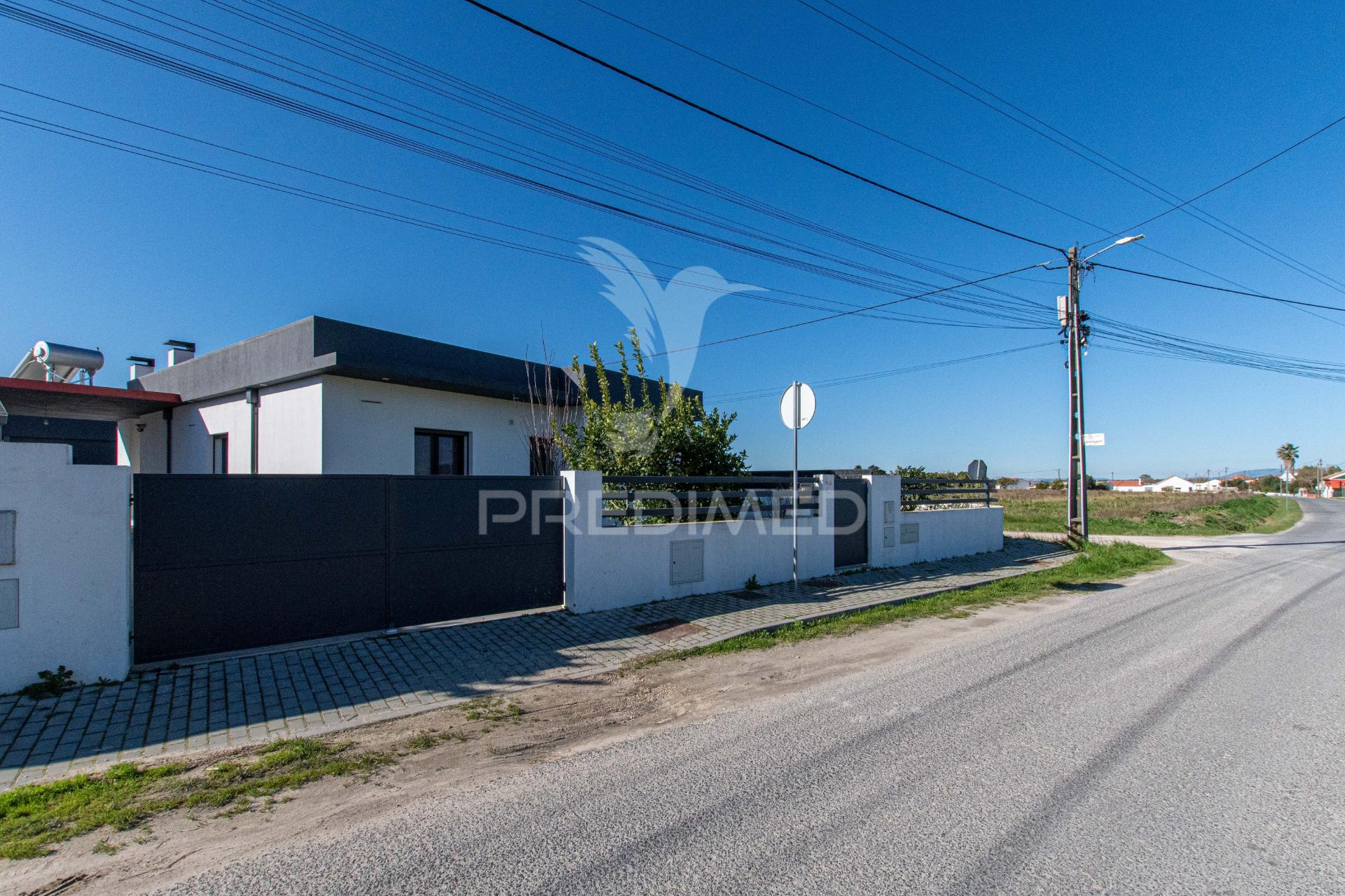 Moradia térrea t3 com piscina e excelente espaço exterior – marinhais