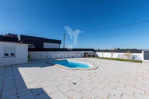 Moradia térrea t3 com piscina e excelente espaço exterior – marinhais
