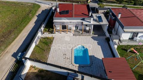 Moradia térrea t3 com piscina e excelente espaço exterior – marinhais