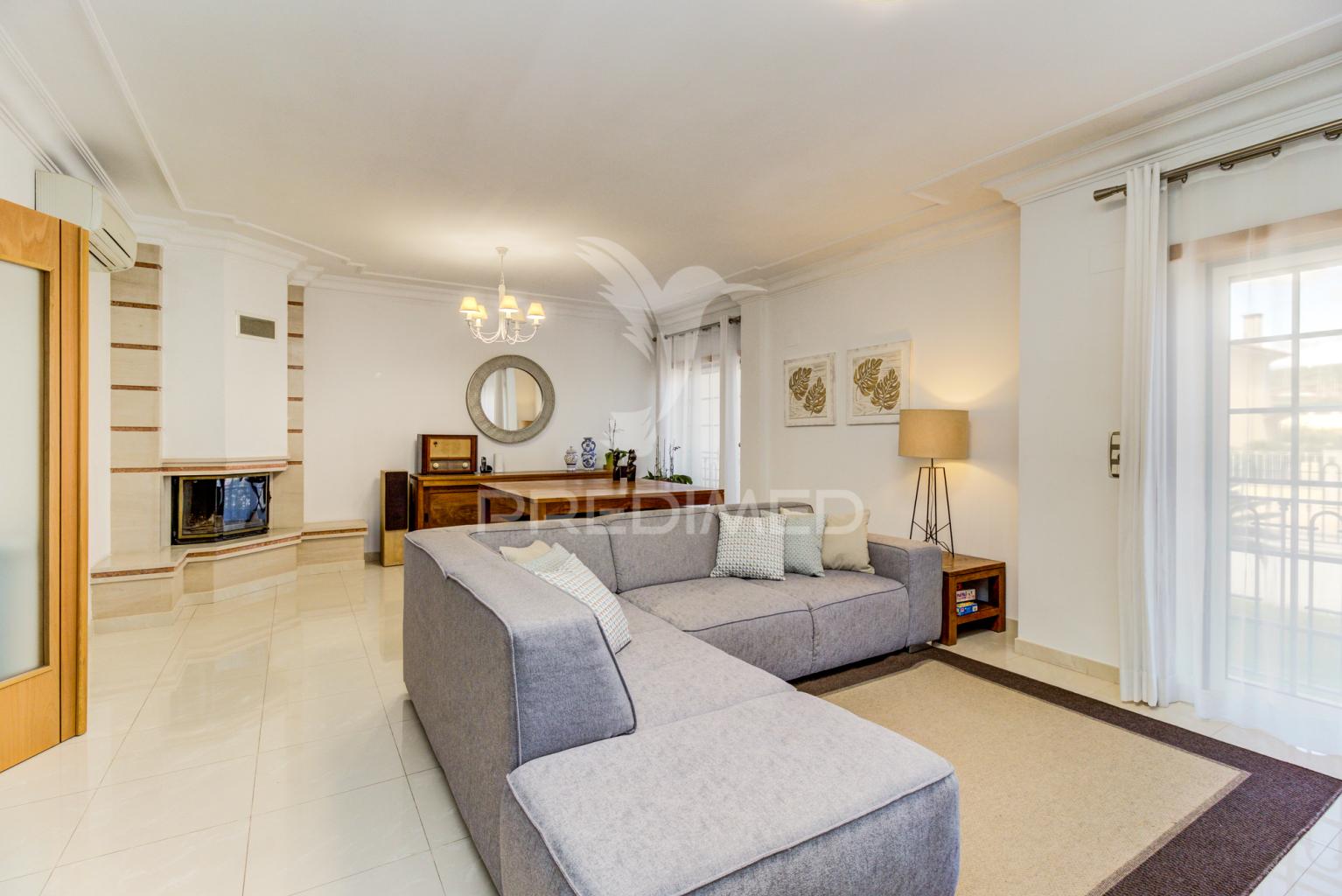 Moradia t5 - vialonga, garagem p 5 carros, jardim e piscina
