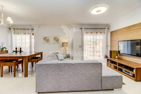 Moradia t5 - vialonga, garagem p 5 carros, jardim e piscina