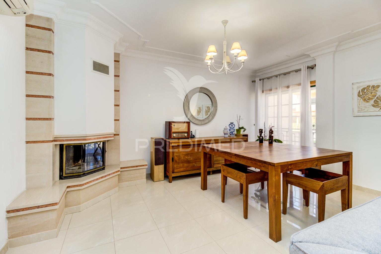 Moradia t5 - vialonga, garagem p 5 carros, jardim e piscina