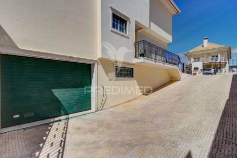 Moradia t5 - vialonga, garagem p 5 carros, jardim e piscina