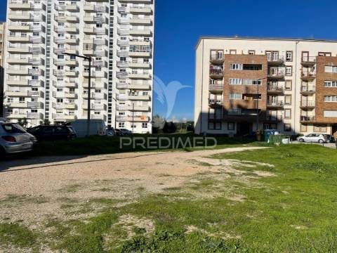 Terrenos para construção de prédios no carregado