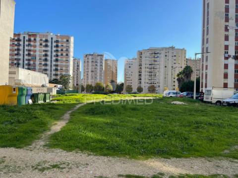 Terrenos para construção de prédios no carregado