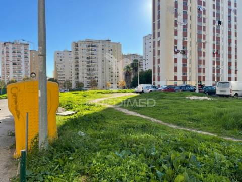 Terrenos para construção de prédios no carregado