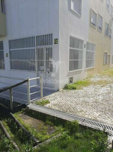 Espaço comercial no carregado (casais da marmeleira)