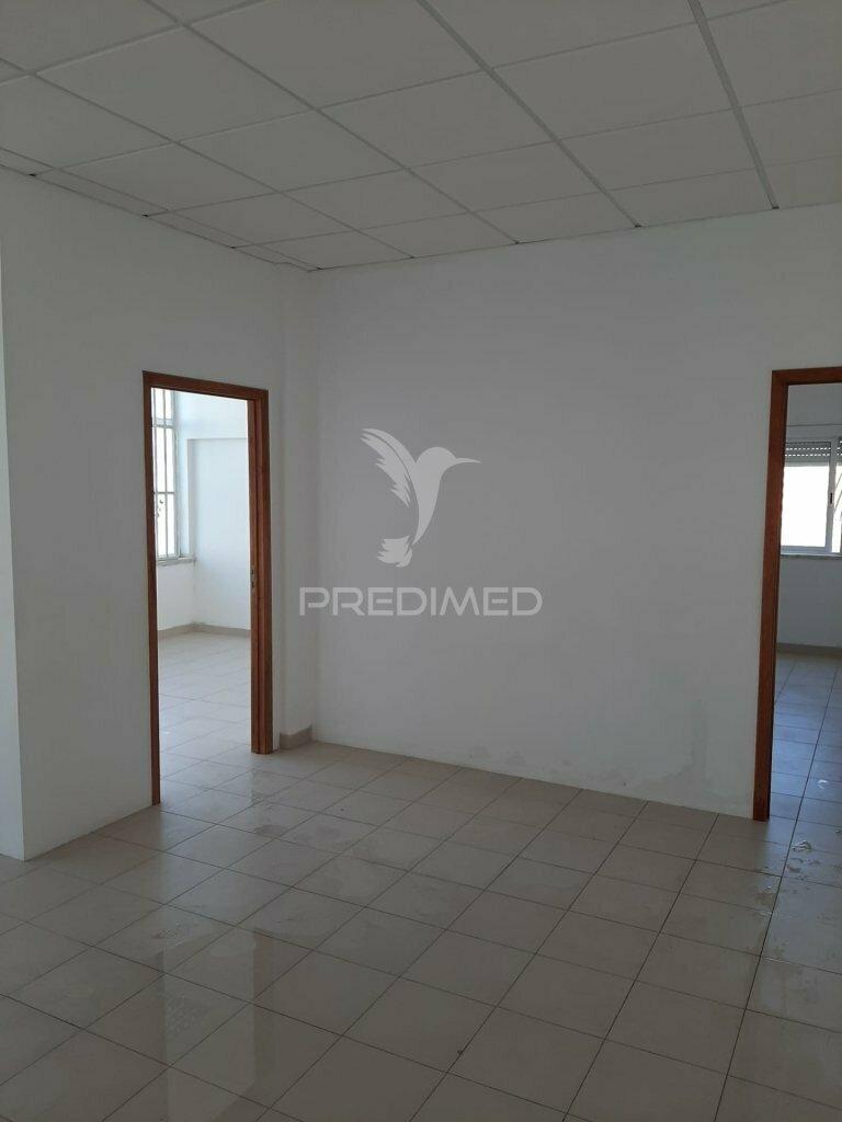 Espaço comercial no carregado (casais da marmeleira)