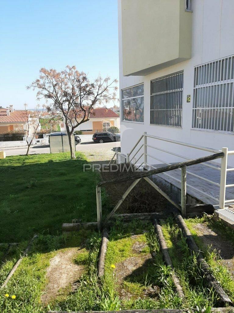 Espaço comercial no carregado (casais da marmeleira)