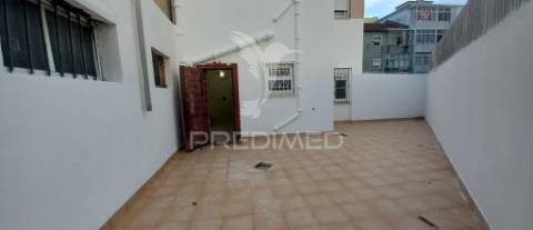 Apartamento t2 na amadora com terraço