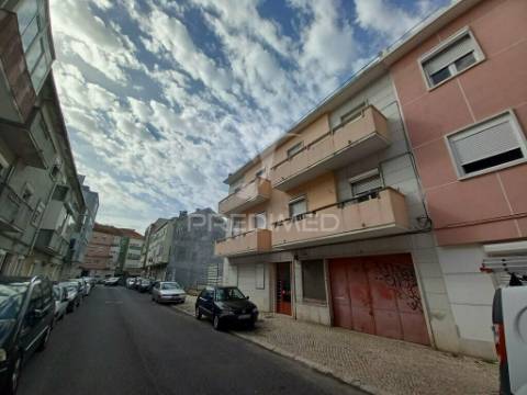Apartamento t2 na amadora com terraço