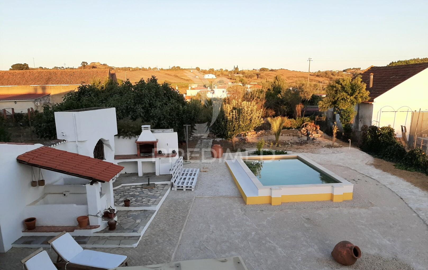Moradia t5 com piscina, em terreno de 720m2 na labrugeira (alenquer)