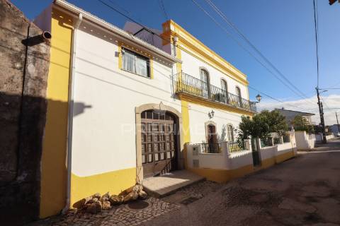 Moradia t5 com piscina, em terreno de 720m2 na labrugeira (alenquer)
