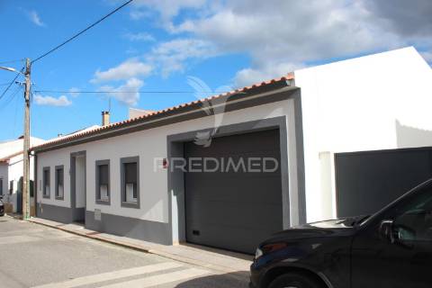Moradia t3 térrea em vila da marmeleira, rio maior
