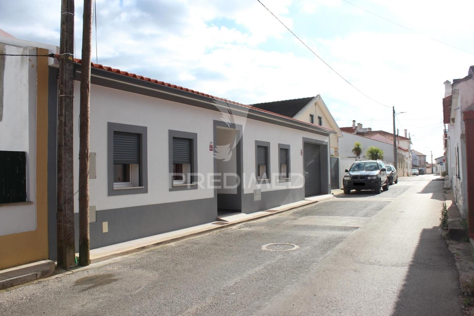 Moradia t3 térrea em vila da marmeleira, rio maior
