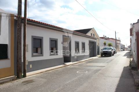 Moradia t3 térrea em vila da marmeleira, rio maior