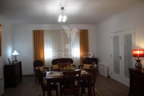 Moradia t3 térrea em vila da marmeleira, rio maior