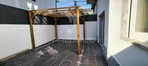 Moradia t5, totalmente remodelada, com materiais de eficiência energética e inteligente - vale de milhaços