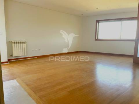 Apartamento t3 centro gondomar c/  garagem (rua combatentes grande guerra)