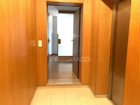 Apartamento t3 centro gondomar c/  garagem (rua combatentes grande guerra)