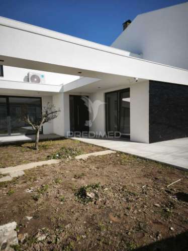 Moradia nova em santa joana