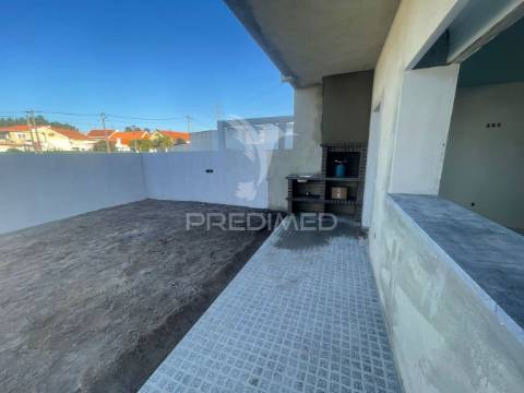 Moradia geminada t3 nova - quinta das laranjeiras . seixal