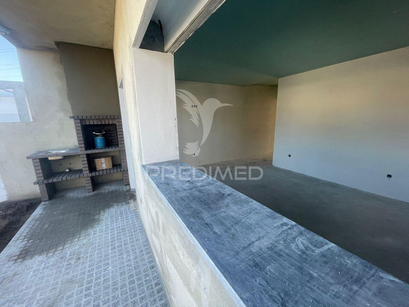 Moradia geminada t3 nova - quinta das laranjeiras . seixal
