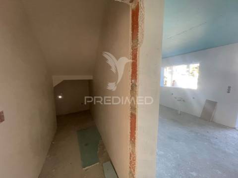 Moradia geminada t3 nova - quinta das laranjeiras . seixal