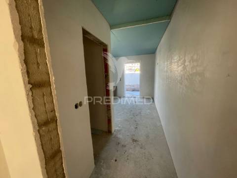 Moradia geminada t3 nova - quinta das laranjeiras . seixal