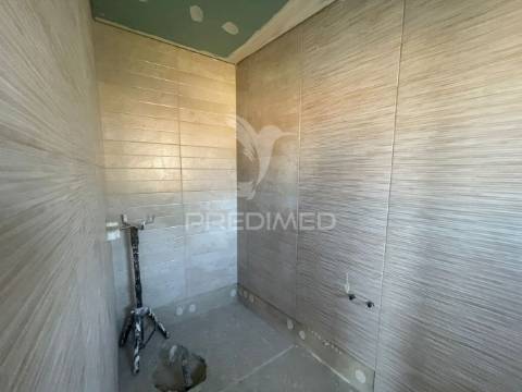 Moradia geminada t3 nova - quinta das laranjeiras . seixal
