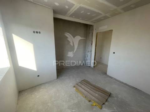 Moradia geminada t3 nova - quinta das laranjeiras . seixal