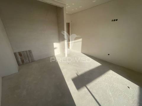 Moradia geminada t3 nova - quinta das laranjeiras . seixal