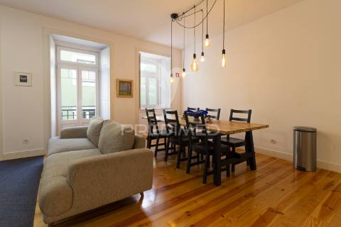 Apartamento t2 com elevador - rua da atalaia, 193-  misericórdia - lisboa - 557.500 €