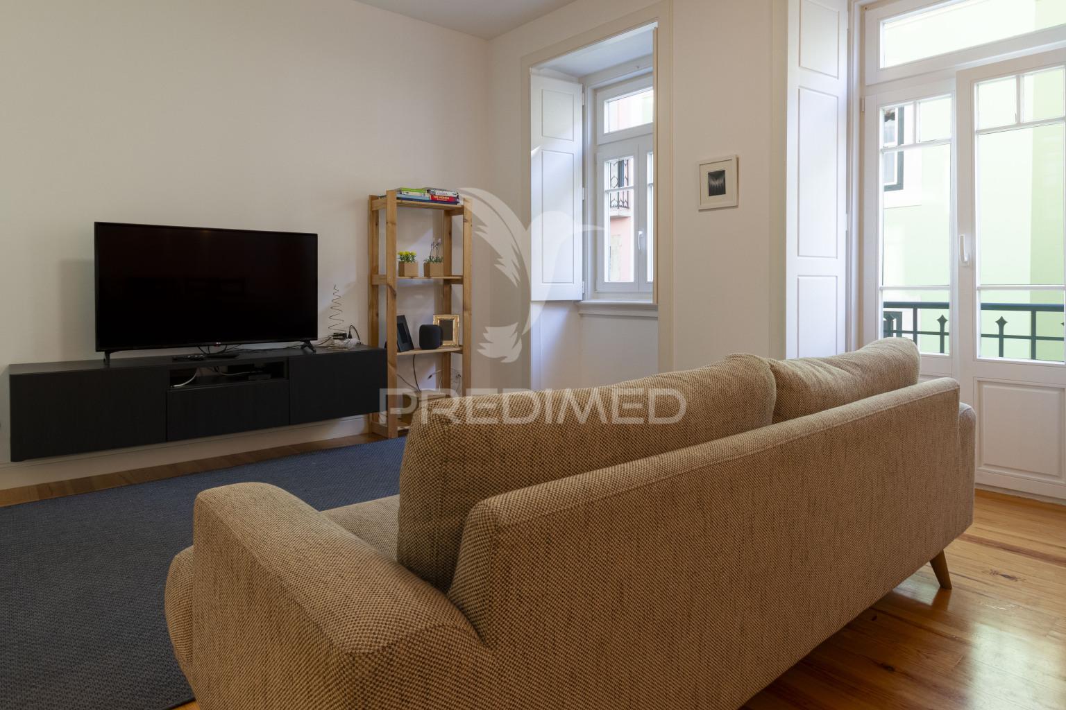Apartamento t2 com elevador - rua da atalaia, 193-  misericórdia - lisboa - 557.500 €