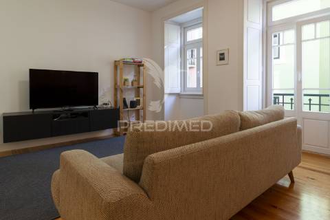 Apartamento t2 com elevador - rua da atalaia, 193-  misericórdia - lisboa - 557.500 €